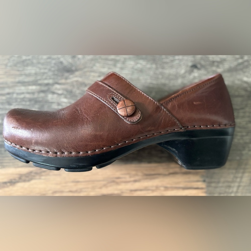 DANSKO‎ Womens Sz 39 US 8.5-9 Solstice Brown Leather Button Clogs Shoes Slip on - Picture 6 of 13